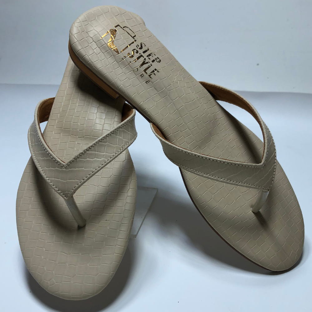 Sleek Textured Flat Flip-Flops – Beige & Black - Image 8