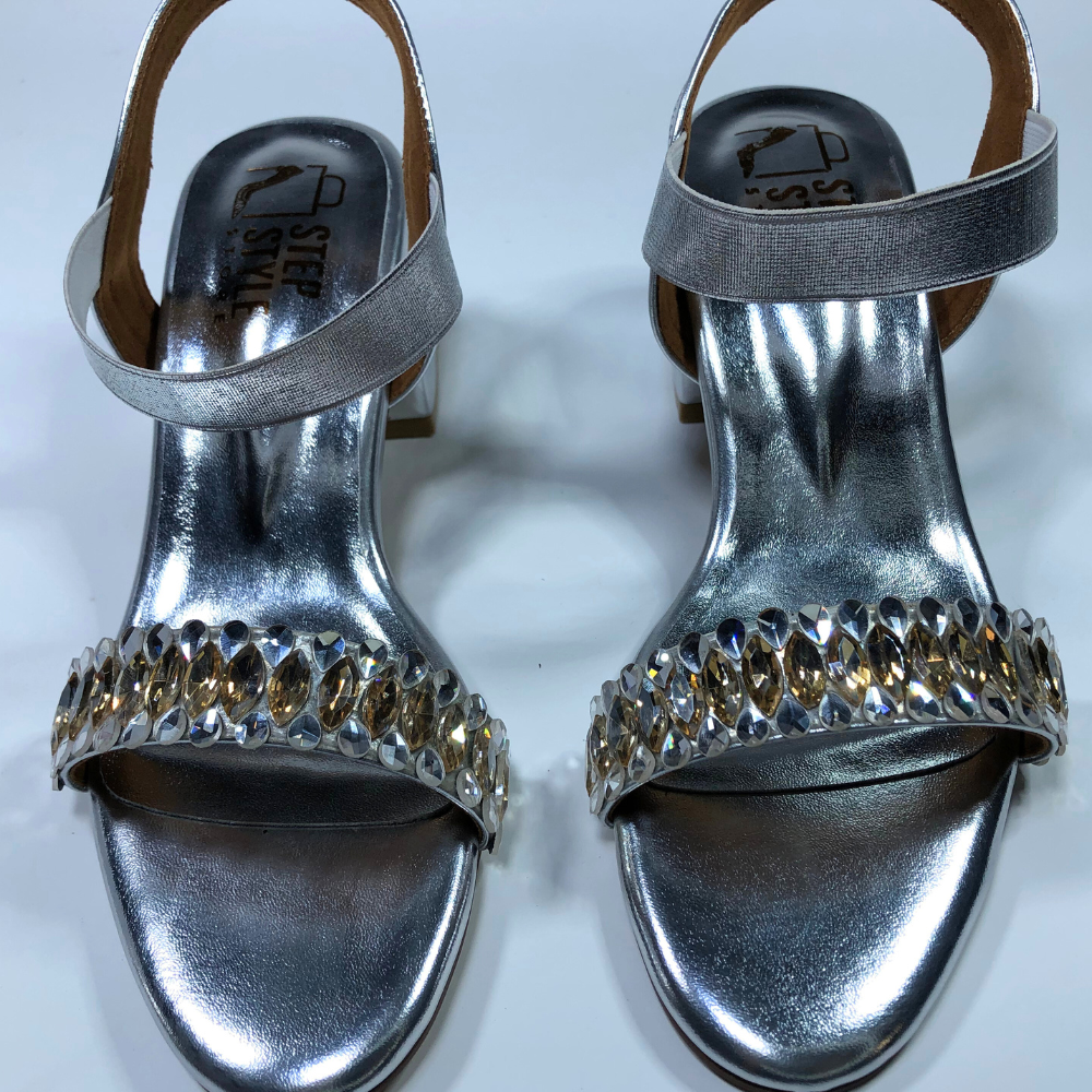 Elegant Dual-Tone Rhinestone Embellished Block Heel Sandals - Image 3