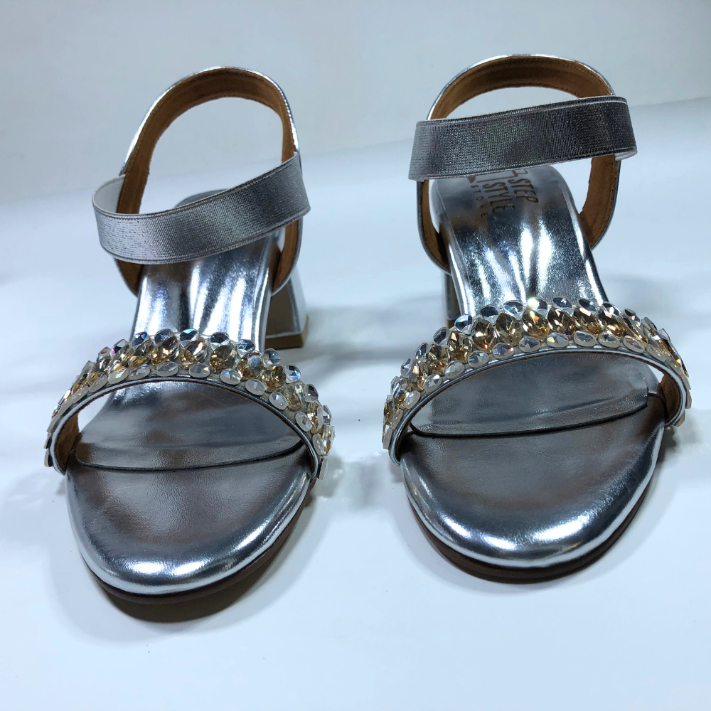 Elegant Dual-Tone Rhinestone Embellished Block Heel Sandals - Image 5